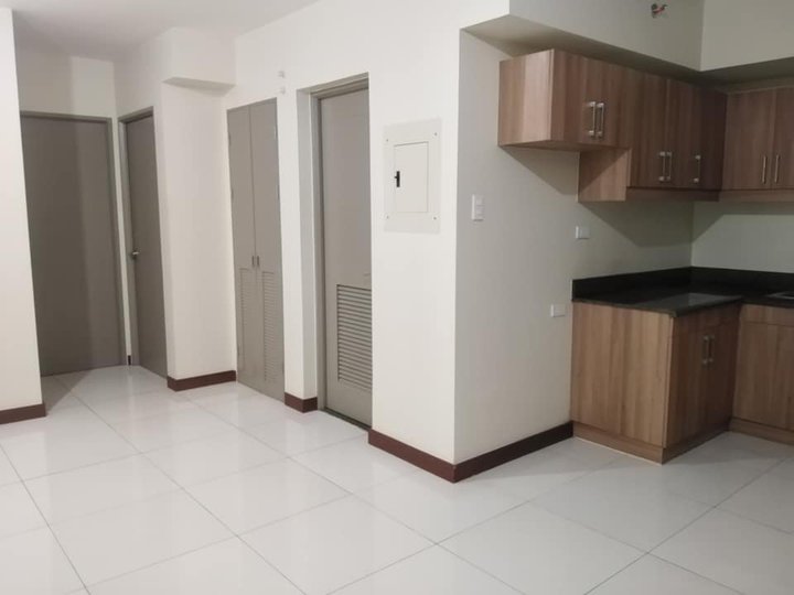 2 Bedrooms Unfurnished Unit in Mulberry Place Acacia Estates, Taguig.