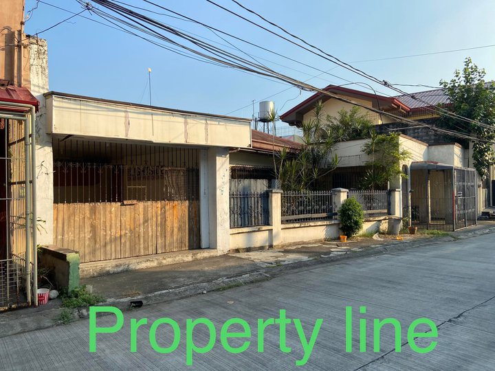 B.F Resort Las Pinas Lot w/ old structure for sale