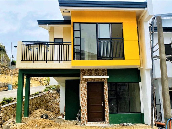 AVAILABLE Pre-Selling Single Attached House unit in Consolacion Cebu