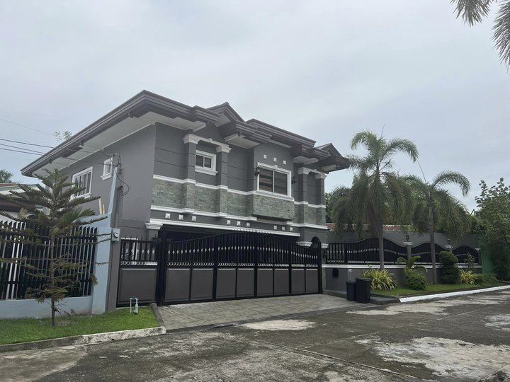 SPACIOUS HOUSE WITH GARDEN FOR SALE/LEASE
