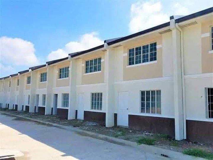 GREENWAY PLACE  TOWNHOUSE WITH PARKING IN STA.  MARIA BULACAN