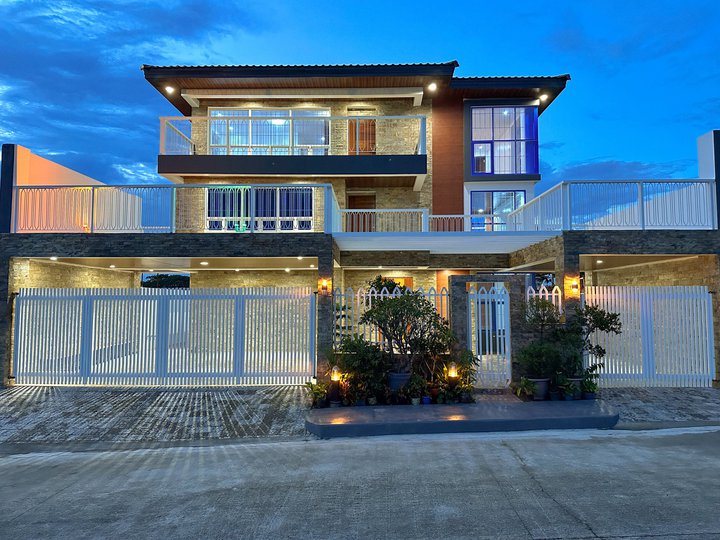 Brand New House at the Orchard Golf and Country Club Dasmarinas Cavite