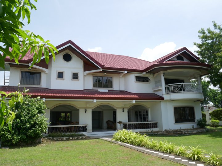 Furnished 7-bedroom house in a resort subdivision in Lapu-Lapu City