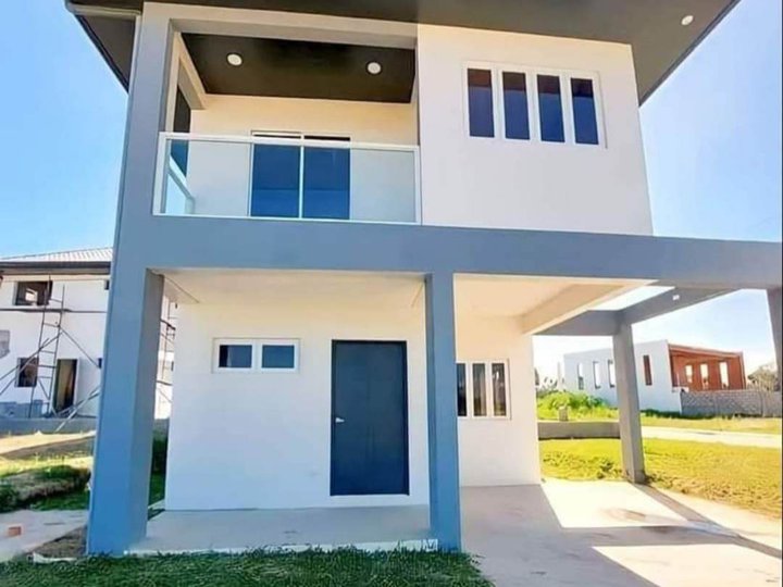Single detached unit with 3 bedroom is For sale