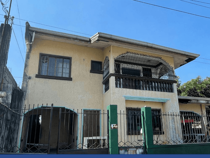 Old Residential Single Detached House For Sale in Imus, Cavite