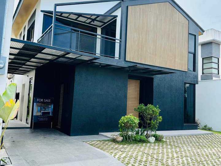 4-bedroom Single Detached House For Sale in Marquee Place, Angeles