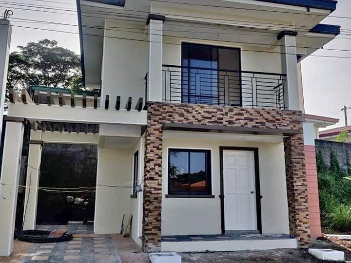 ready for occupancy house and lot in Cavite with 3 bedrooms