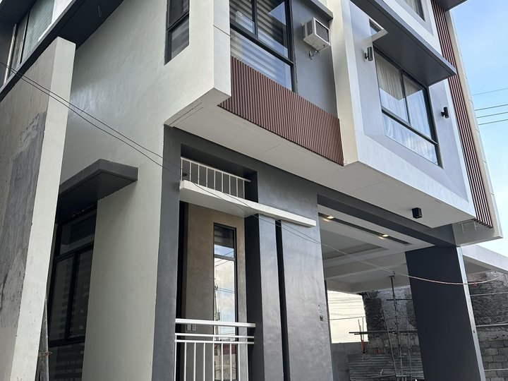 Townhouse For Sale in Quezon City near SM North | Pre selling