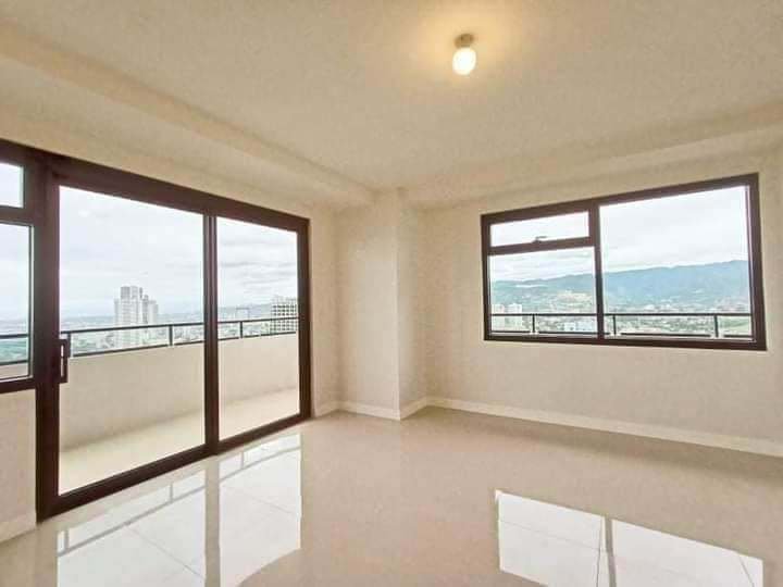 2 Bedroom condo with parking for sale in Cebu City