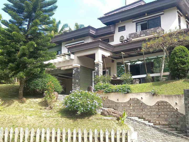 5-bedroom Single Detached House For Sale in Tagaytay Highlands