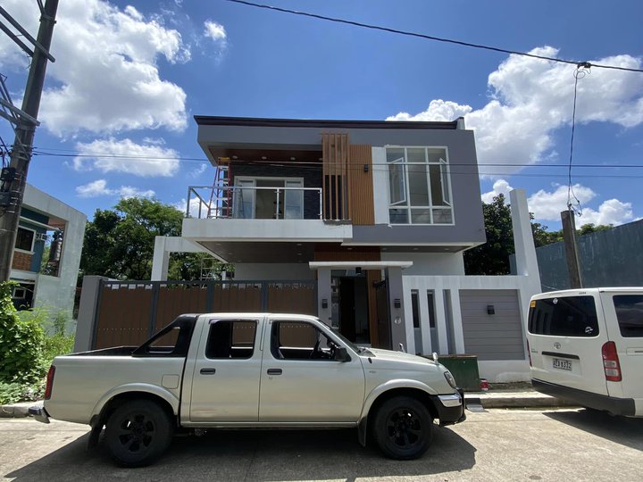 HOUSE AND LOT FOR SALE IN Eastgate TAYTAY RIZAL