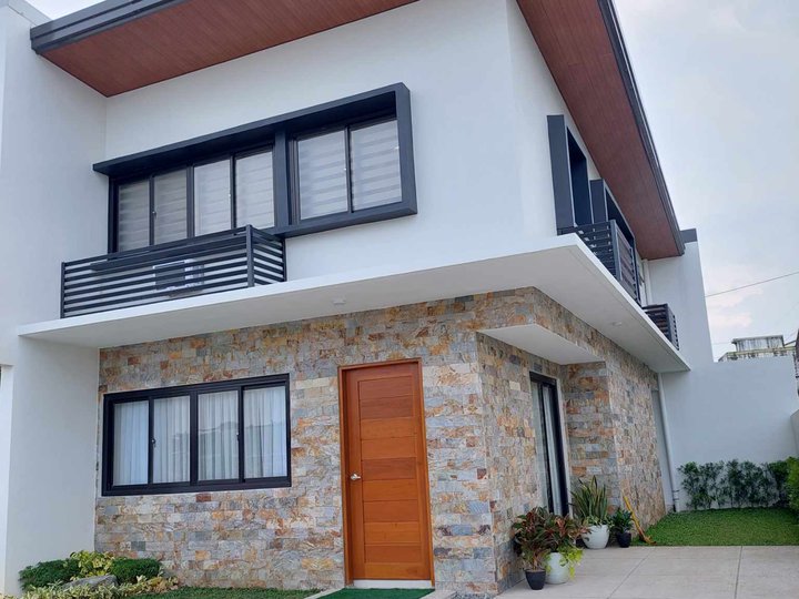 3-bedroom Townhouse For Sale in Binan Laguna near Metro Manila