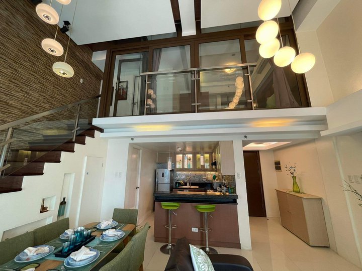Chic and Elegant 1 bedroom loft with balcony in Eastwood Legrand 2