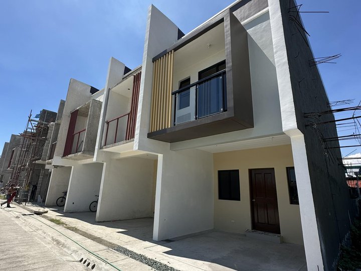 3 bedroom Townhouse For Sale in Malanday Valenzuela City
