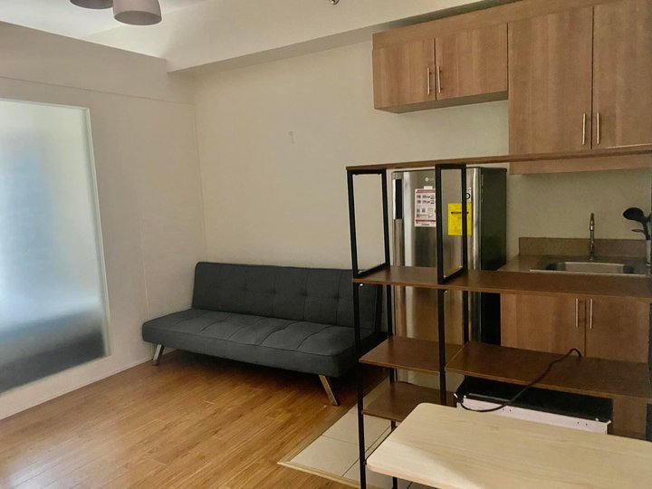 FOR LEASE FURNISHED 1 BEDROOM WITH BALCONY IN GRAND MIDORI MAKATI