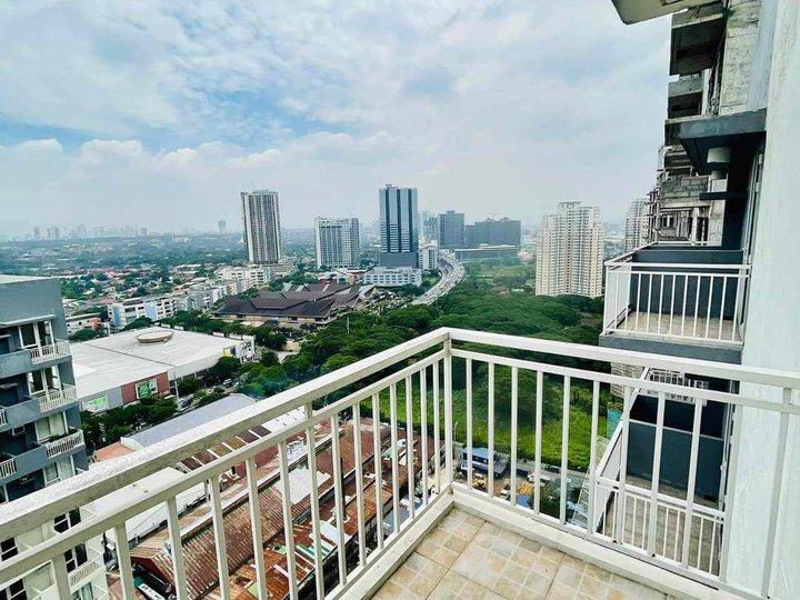 3-bedroom bi-level with balcony Condo For Sale in Pasig Metro Manila