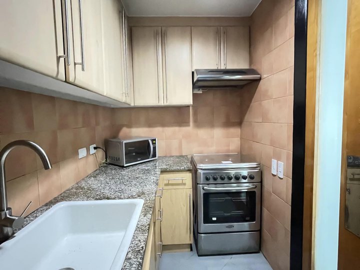 Income generating Spacious 1 Bedroom with balcony and parking for sale - ideal for investors