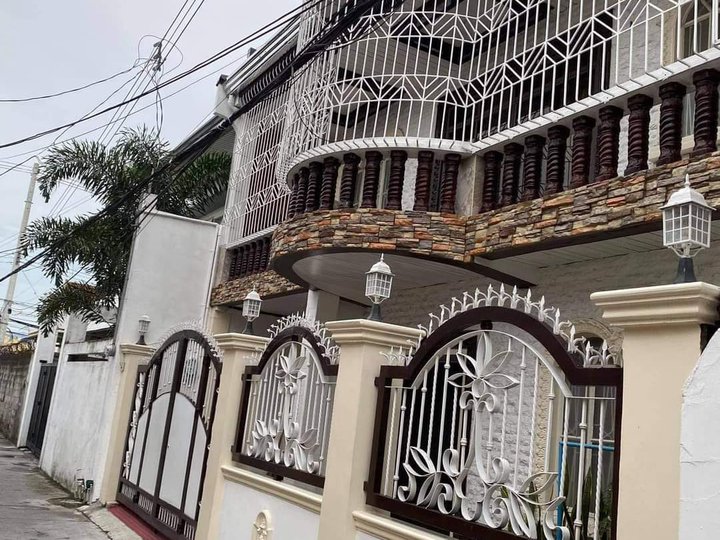 6-bedroom House For Sale in Angeles Pampanga