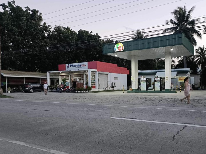 LOT FOR SALE WITH PHARMACY, GROCERY AND GASOLINE STATION