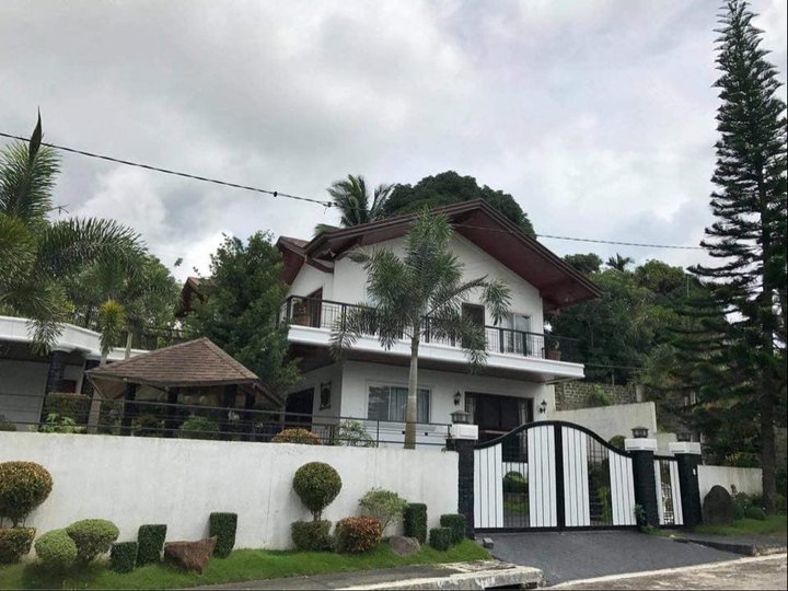 Resort type House and Lot w/ Pool in Alfonso-Tagaytay for sale