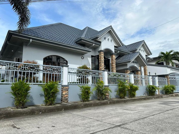 For SALE Elevated Bungalow House with high Ceiling