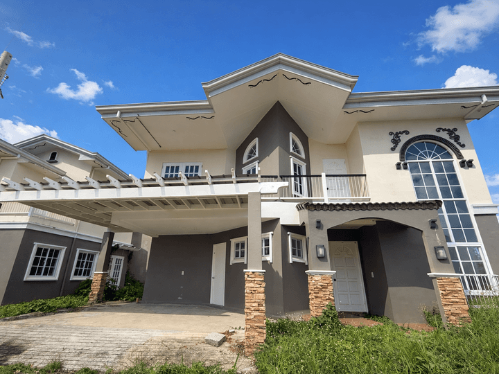 FOR SALE 6- BEDROOMS HOUSE AND LOT IN DAUIS, PANGLAO NEAR BEACHES & AIRPORT