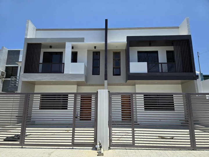 3-bedroom House For Sale in Las Pinas Metro Manila
