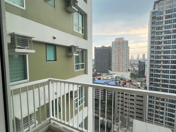 Foreclosed 52.00 sqm 2-bedroom Residential Condo For Sale in Makati