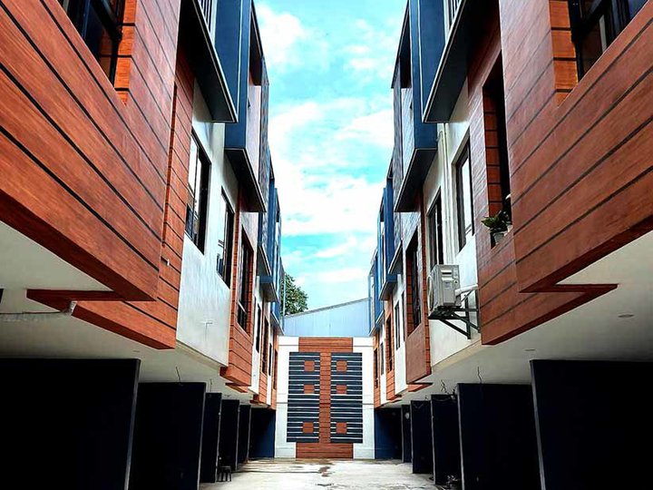 3 BEDROOMS TOWNHOUSE FOR SALE IN DON ANTONIO HEIGHTS QUEZON CITY [House