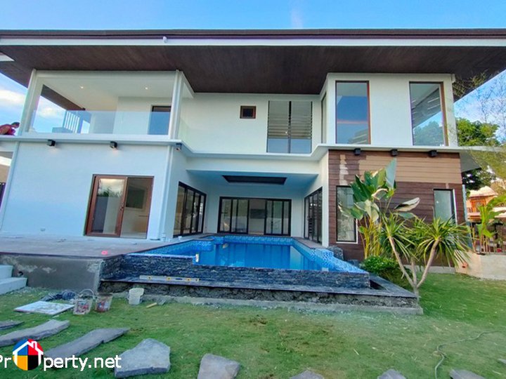 FOR SALE HOUSE AND LOT IN MACTAN CEBU WITH SWIMMING POOL