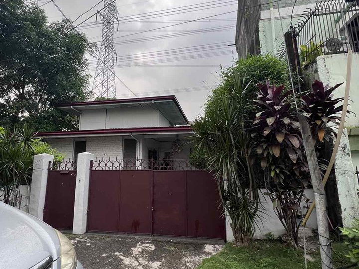 House and Lot for Sale in Quezon City - Old House
