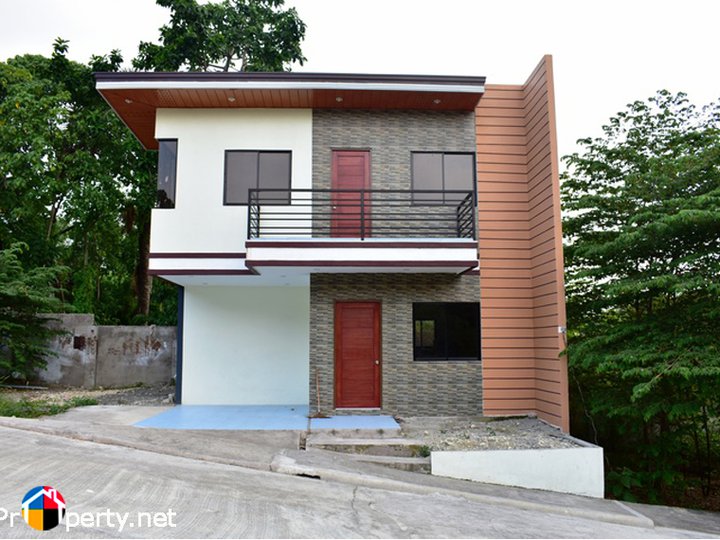 BRAND NEW HOUSE WITH 4 BEDROOM AND 2 PARKING IN CONSOLACION CEBU