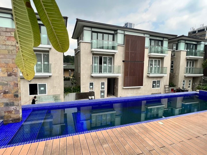 5BR Private Villa for Sale in New Manila