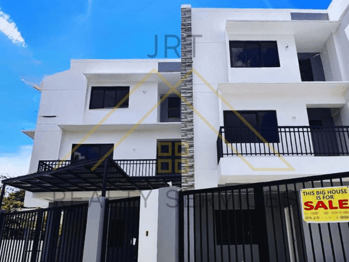 3 Storey Single Attached Corner House For Sale with 5BR in Fairmont, North Fairview