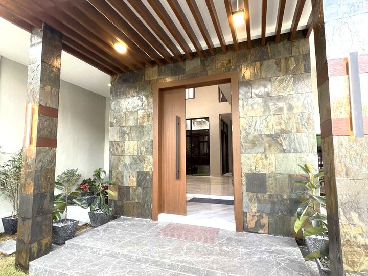 5 Bedroom House for Sale in BF Resort Village