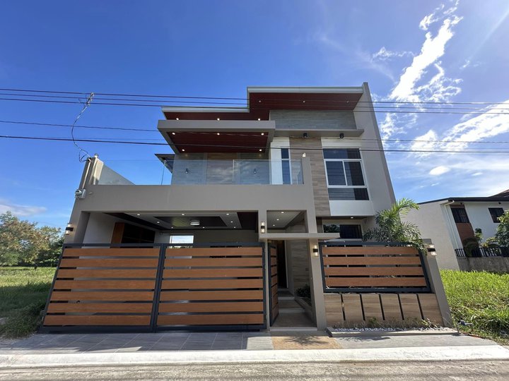 Brandnew Modern House with Swimming Pool for sale in Angeles City!