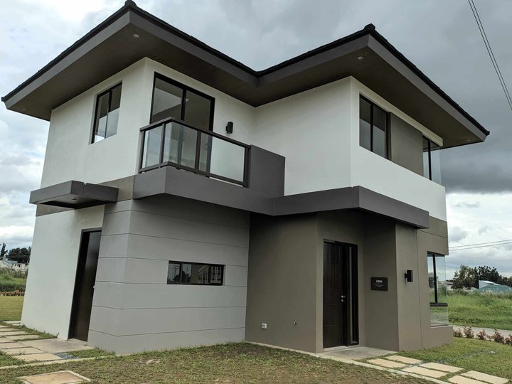 3-bedroom Single Detached House For Sale in Averdeen Estates Nuvali