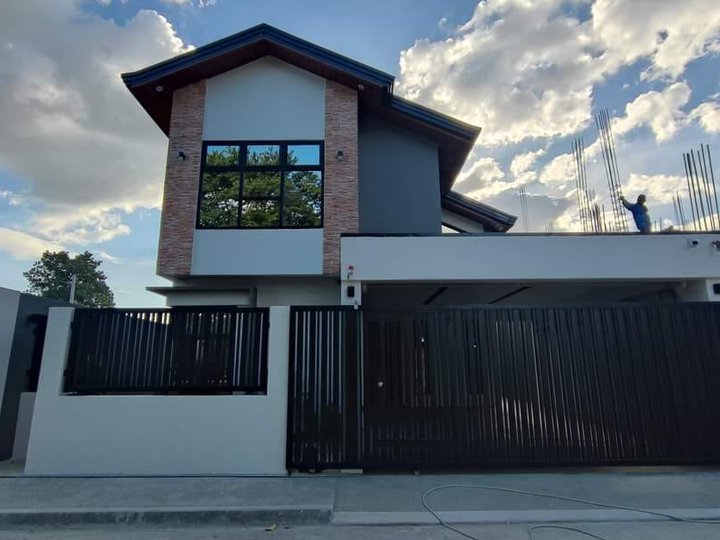 Exquisite 3 bedroom, Two-Storey Home for sale!