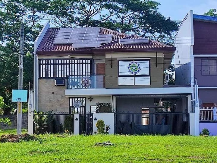 TWO-STOREY MODERN HOUSE WITH DIPPING POOL FOR SALE IN ANGELES CITY