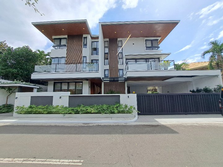 6-bedroom Single detached House For Sale in Quezon City Metro Manila.