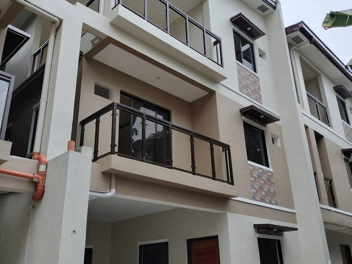 5-bedroom Single Attached House For Sale in Quezon City / QC
