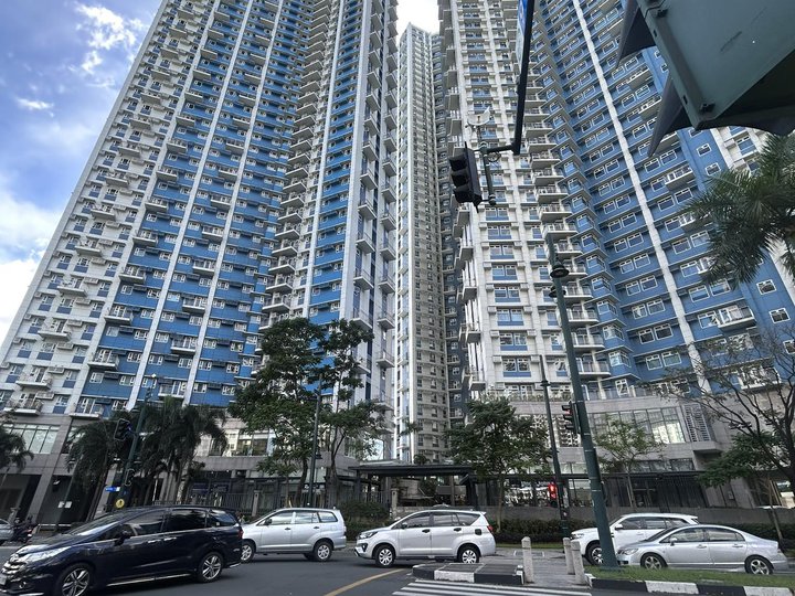 Trion Tower - 3Bedroom Condominium Unit with 2 parking slot in BGC