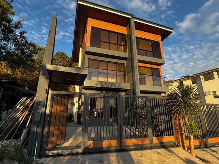 4-bedroom Duplex / Twin House For Sale in Taytay Rizal