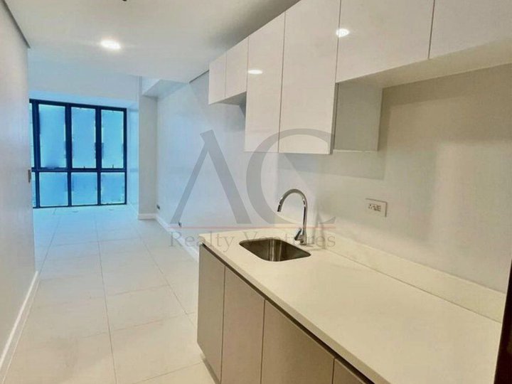 STUDIO UNIT FOR SALE IN 38 PARK IN IT PARK