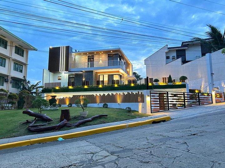 Luxury 5-bedroom Single Detached House For Sale in Vista Grande Talisay City Cebu