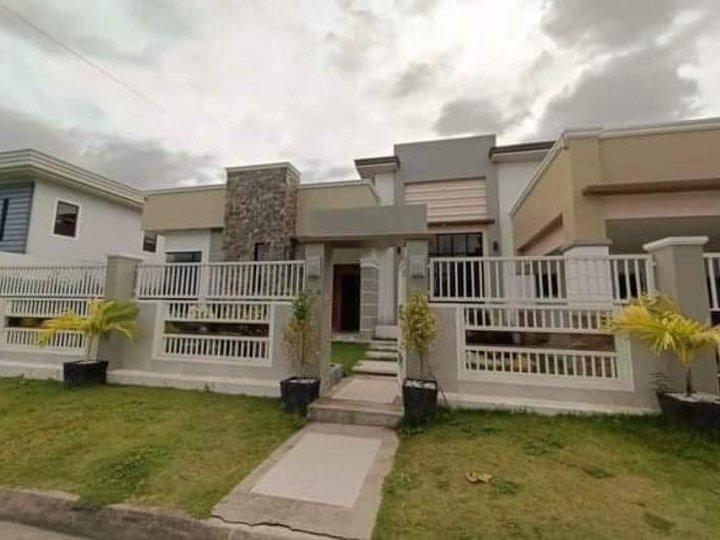 5-bedroom Bungalow House For Rent in Angeles Pampanga