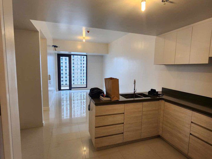 2 BEDROOM CONDO WITH BALCONY IN MANDANI BAY MANDAUE CITY CEBU