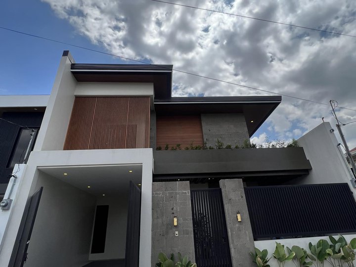 MODERN HOUSE AND LOT FOR SALE NEAR ESTABLISHMENTS IN A SECURED SUBDIVISION IN ANGELES CITY, PAMPANGA