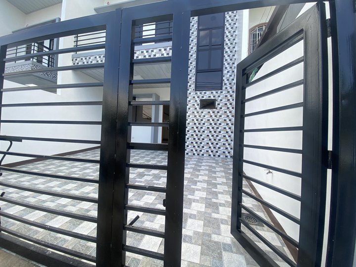 5-bedroom Townhouse For Sale in Cainta Rizal