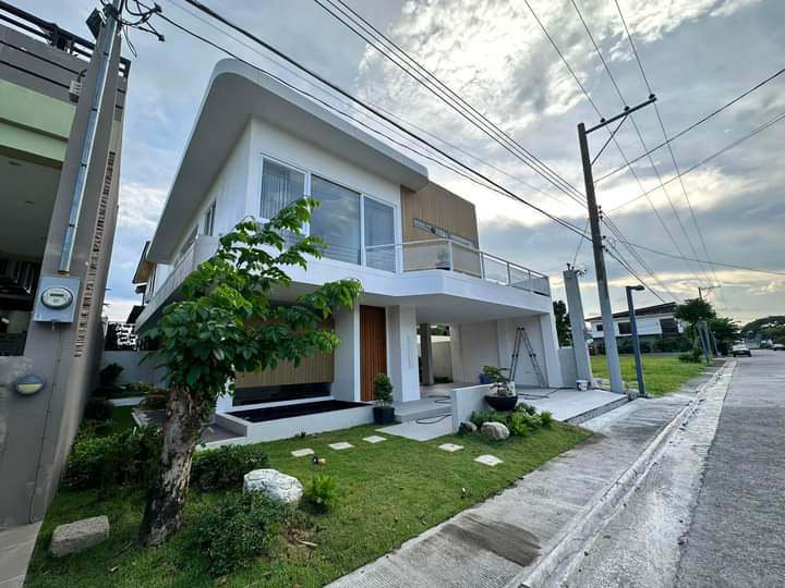 4-bedroom Single Detached House For Sale in Angeles Pampanga